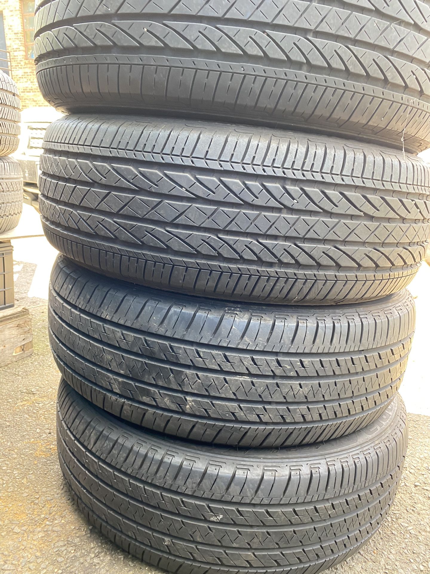 Set 4 usted tire 235/60R18 BRIDGESTONE two have patch set 4 used tire $200