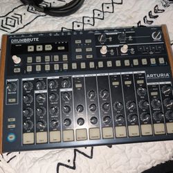Drum Brute Arturia Analog Drum Synthesizer