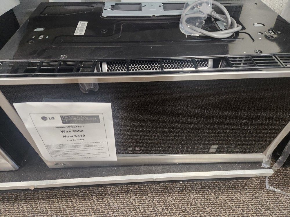 1.7 cu. ft. Over the Range Convection Microwave Oven with
Air Fry