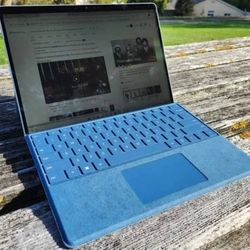 Surface Pro 9 I7 BARELY USED