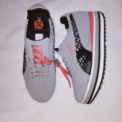 Women's Puma Tennis Shoes Sneakers Gray Black Pink Size 10