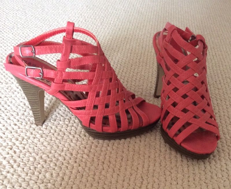 Madden Girl Sandals Size 6