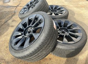 (4) 2024 OEM 20” TESLA MODEL Y INDUCTION RIMS TPMS OEM 255/40R20 Goodyear 85%