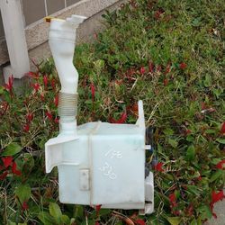 2010 subaru impreza windshield washer reservoir