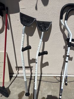 Mobilegs Ultra A300 Pair Ergonomic Crutches Adult  Adjustable 300 Lb