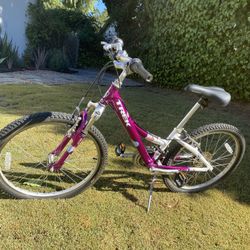 Great Conditions Trek bike MT 220