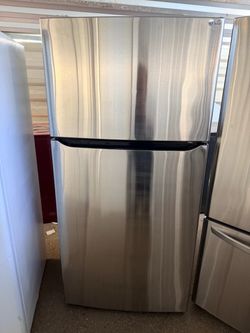 Lg top bottom stainless steel refrigerator 33 inches