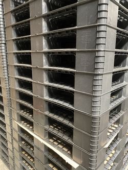 Plastic Shipping Pallets for Sale