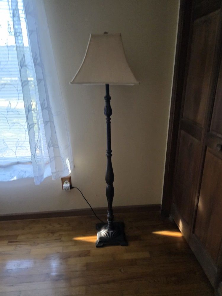 2 Floor Lamps 