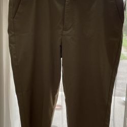 Women’s Capri Pants. Riders . 16 M -  NWT