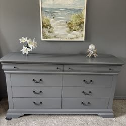 Beautiful Dresser all wood dresser Refinished modern gray good drawers no scratches 65”  like new clean inside out   delivery available 