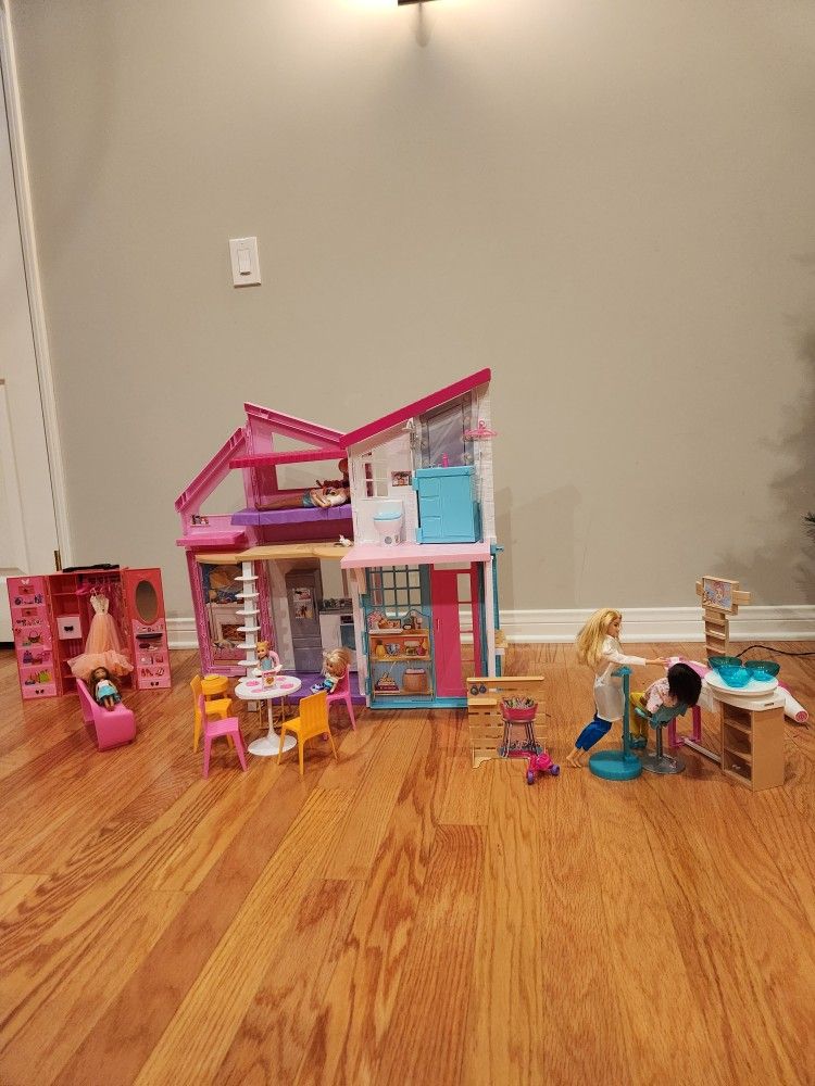 Malibu Barbie Dreamhouse + MORE!