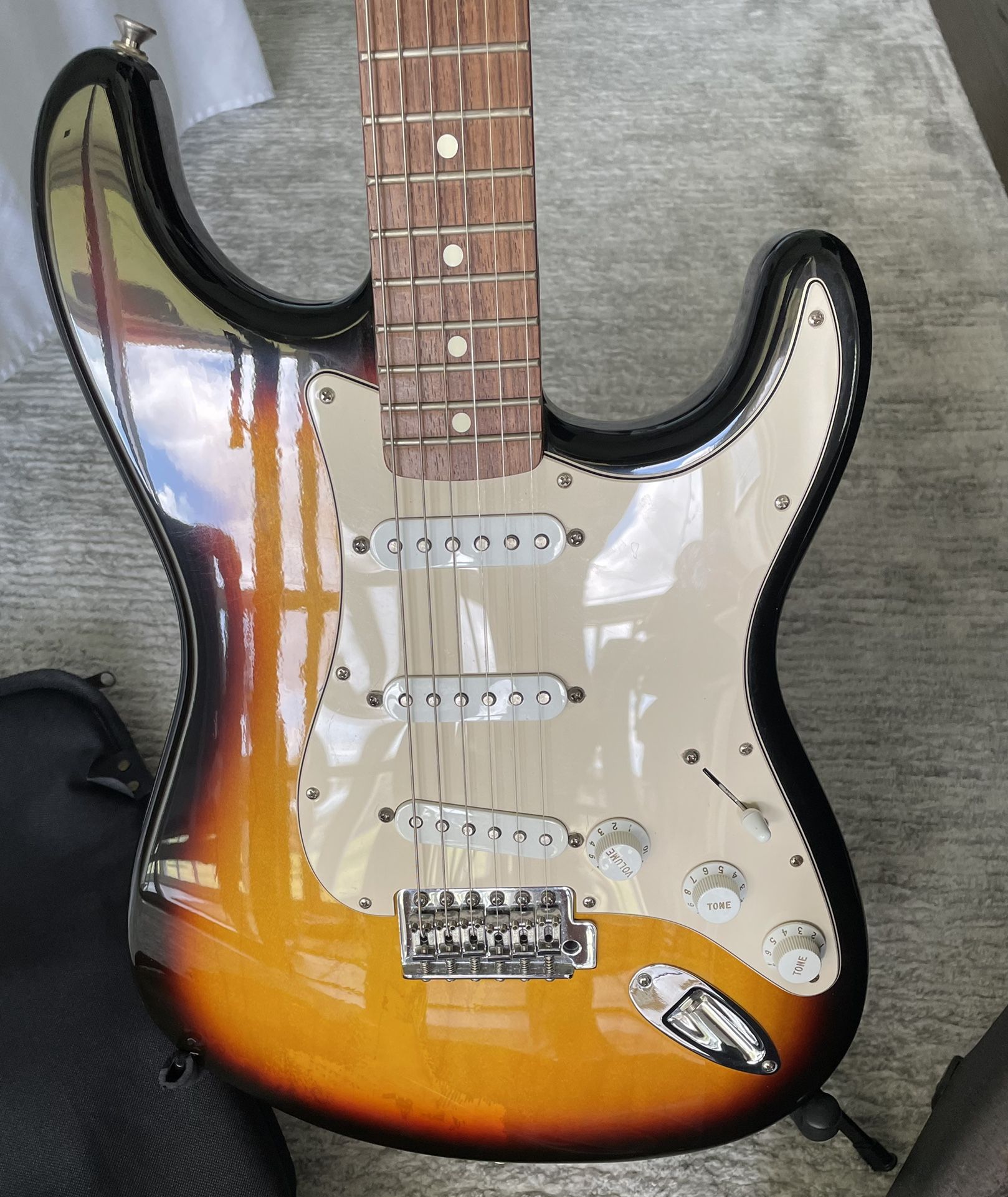 Mim Strat Sunburst Beautiful guita Low Action Gig Bag New Strings Amp Cables All Works Great As They Should 