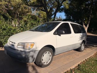 2000 Toyota Sienna