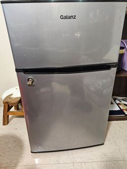 Galanz mini refridgerator