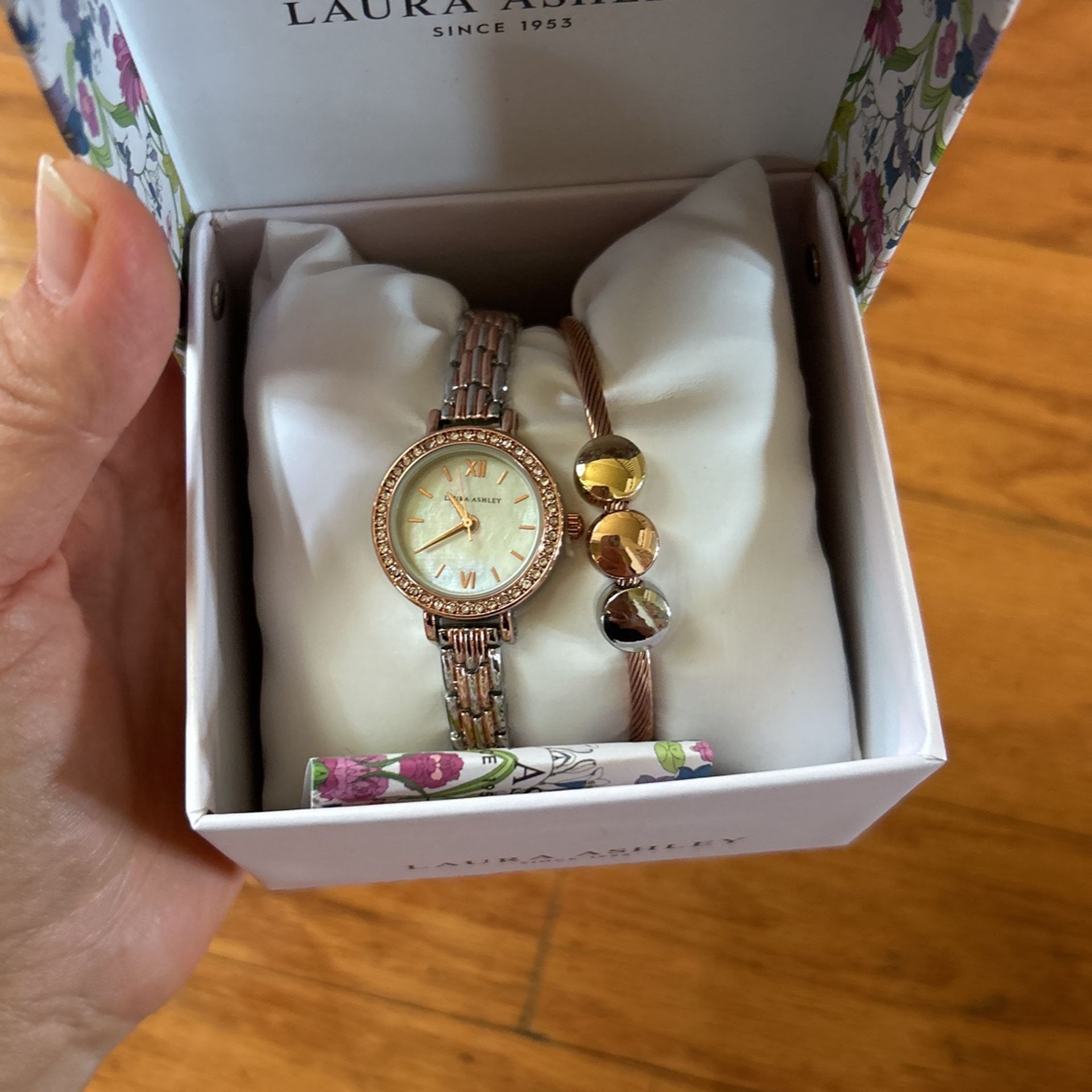 New Laura Ashley Women watch and Bracelet Set