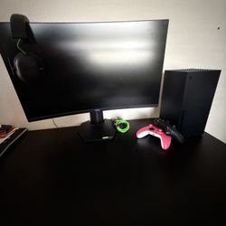 BRAND NEW, Xbox Series X with 2 controllers a Hyper X gaming headset, and aswell as a 200hz gaming monitor