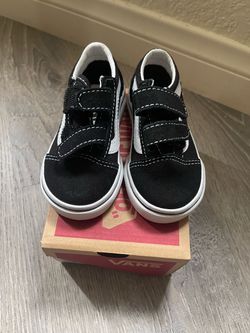 👟 Vans Toddler Old Skool V – Size 5C 🖤🤍