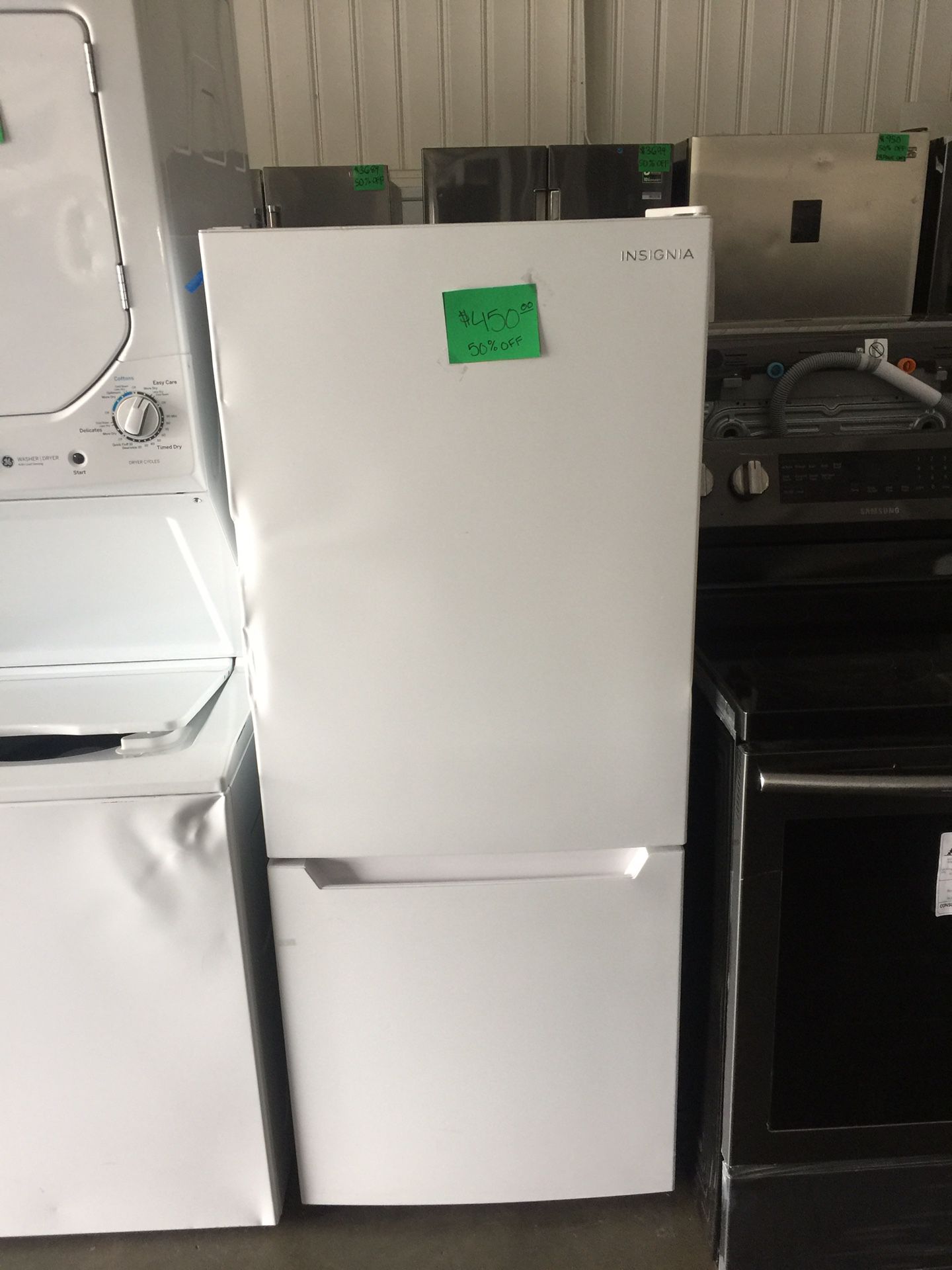 Insignia Top fridge bottom freezer