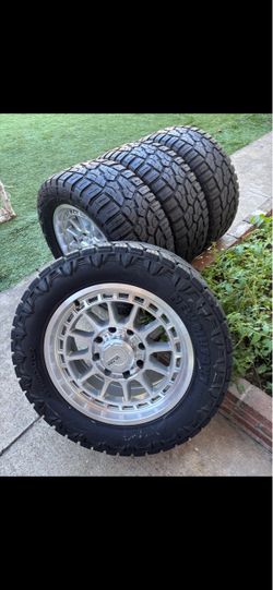 Chevy HD 2500 and 3500 rims Chevy 8x180’they fit 2011 hp