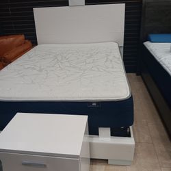 *Spectacular Deal*---Renaissance Stunning White Queen/King Bed And Nightstand Sets---Delivery And Financing👏