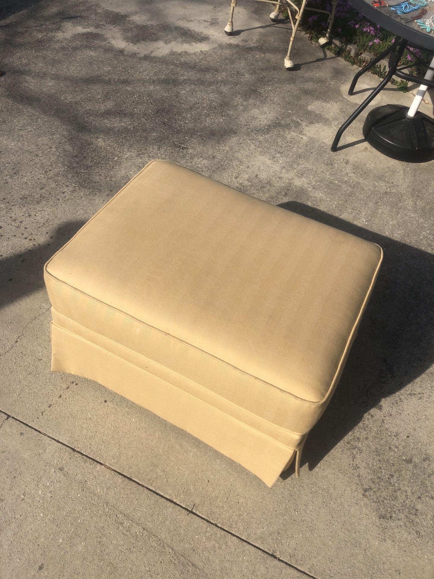 30x22x18” Material Ottoman
