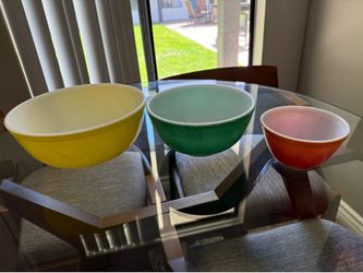 Pyrex vintage mixing bowls