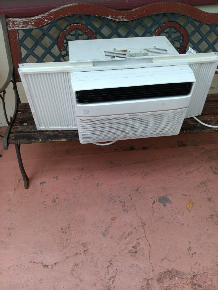Ac Unit 8,000 Btu Works Used $50