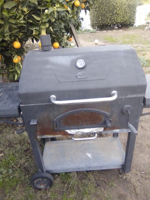 Chargrilled Grill And Smoker100$