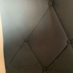 Bed Frame Great Condition 50$! Must Pick up Today ASAP No Tools Required !