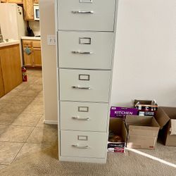 5 Drawer Metal File Cabinet- Great Condition. Located In Menifee