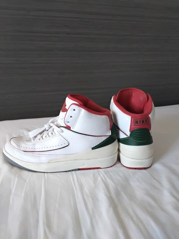 NIKE