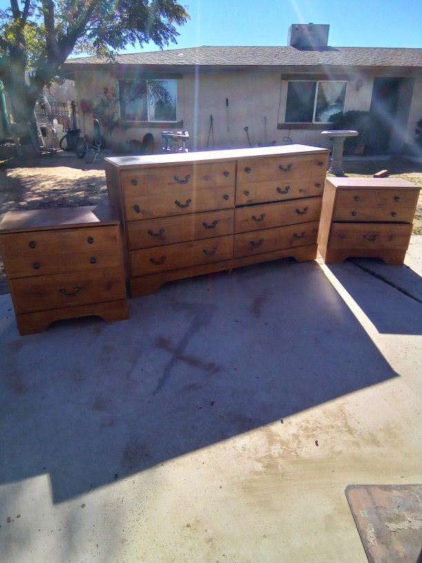 Bedroom Set ( Ashley Furniture)