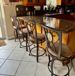Set of 4 swivel bar stools
