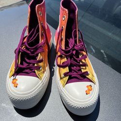 All Star Converse- Size 5.5 Y/ 7.5 Women