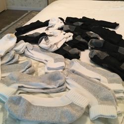 21 pairs of New And Near New Men’s Socks 