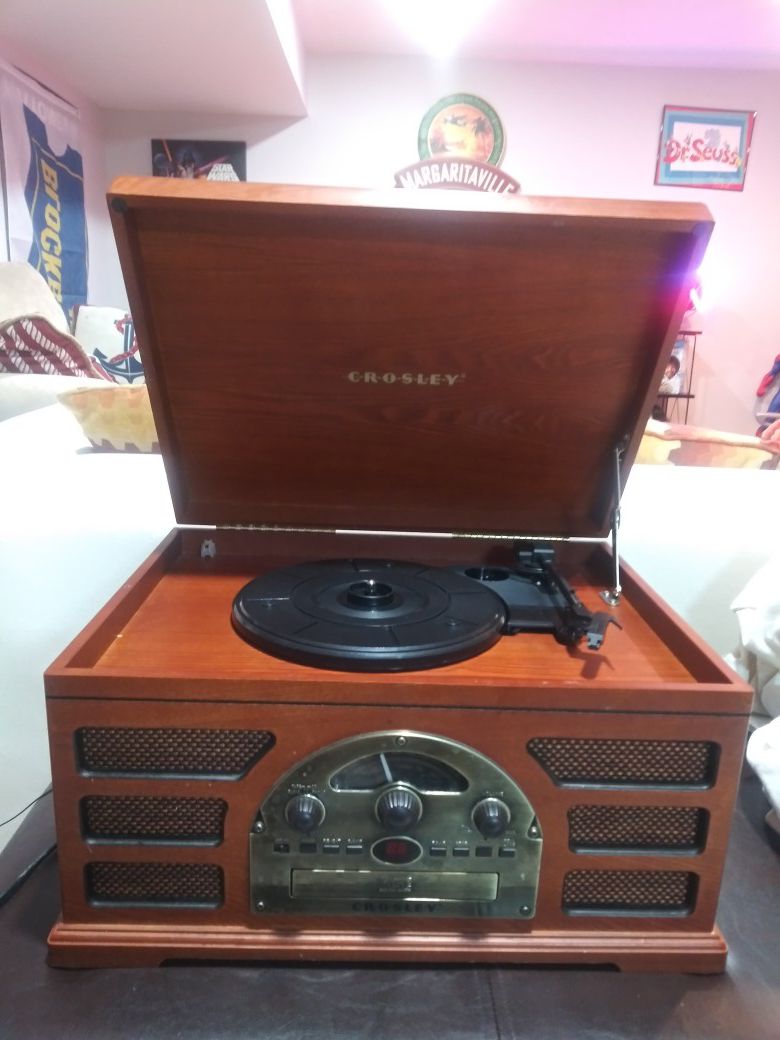 CROSLEY: vinyl record, radio, cd player 3-speed