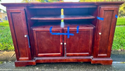 Free entertainment center