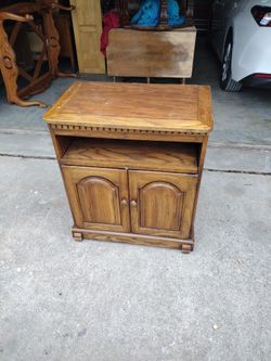 WoodCliff Entertainment Center With Turntable And Pullout Shelf 