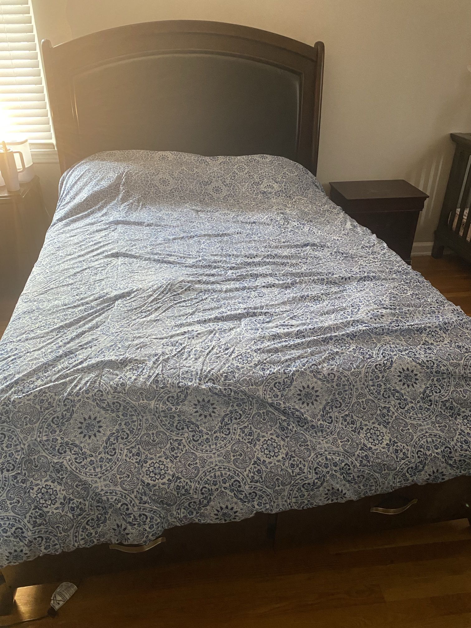 Queen Bed (Mattress included)