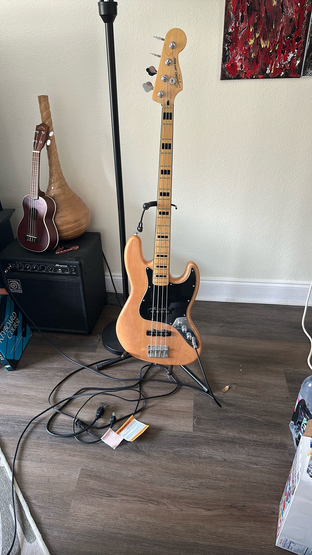 Squier  70s Jazz Bass Maple Fingerboard