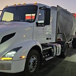 2022 Volvo VNR