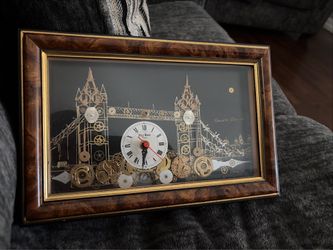 Vitanged Tower Bridge clock