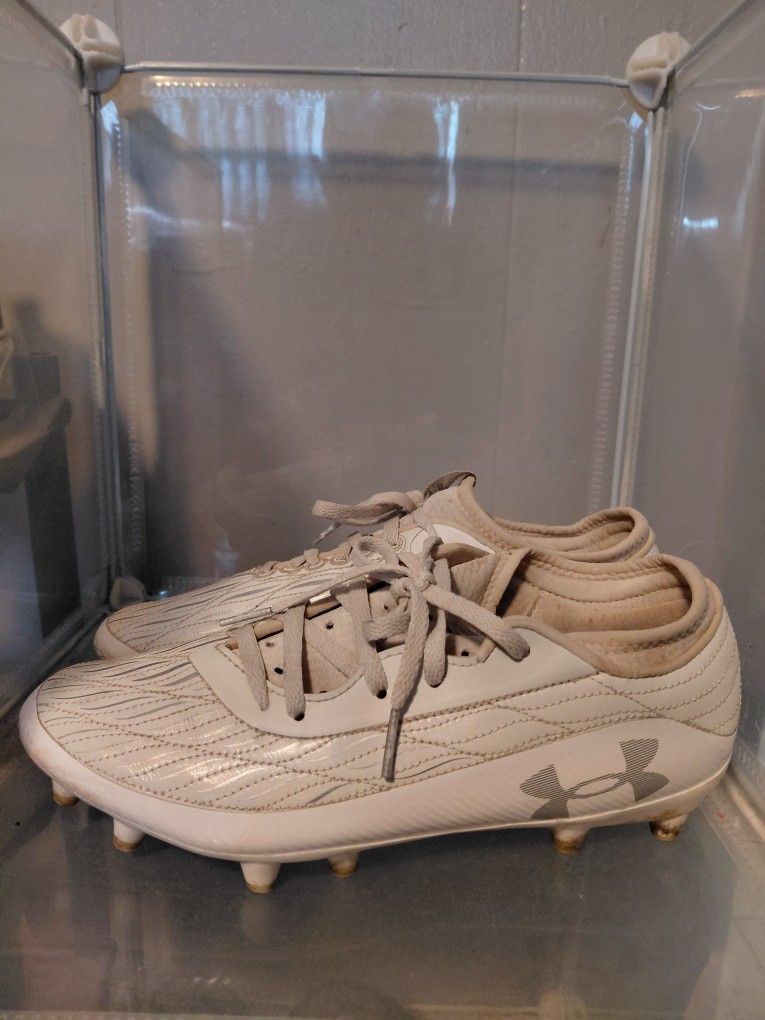 Under Armour Cleats SZ 6