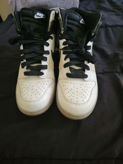 Nike Dunk High. Size 9M