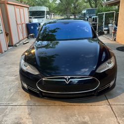 2014 Tesla model s with newer 90k battery and drive unit