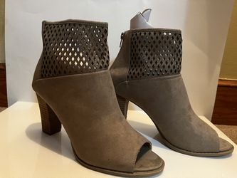 Women’s Report High Heels, Beige, Size 11 M