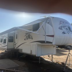 Fifth Wheel Travel Trailer