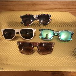 4 pairs of never worn before sunglasses. Be sure to look at all the pictures for details