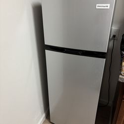 Small frigidaire refrigerator